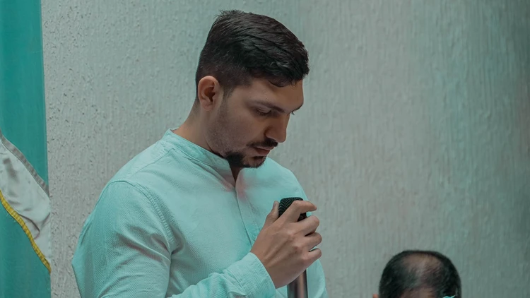 Emruš čita na Gurbet